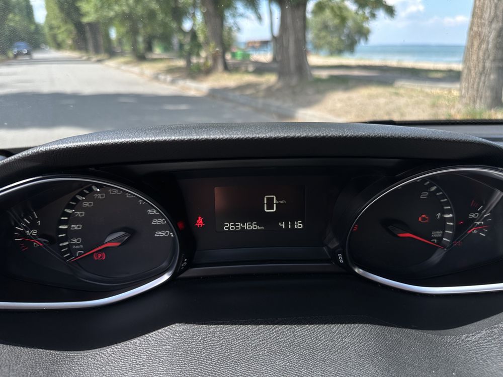 Продам PEUGEOT 308 2015