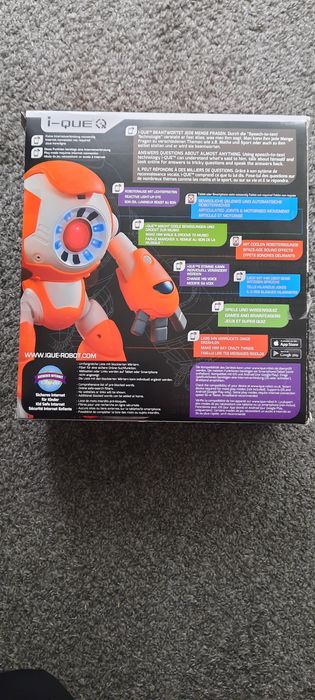 i-Que  lnteligent Robot
