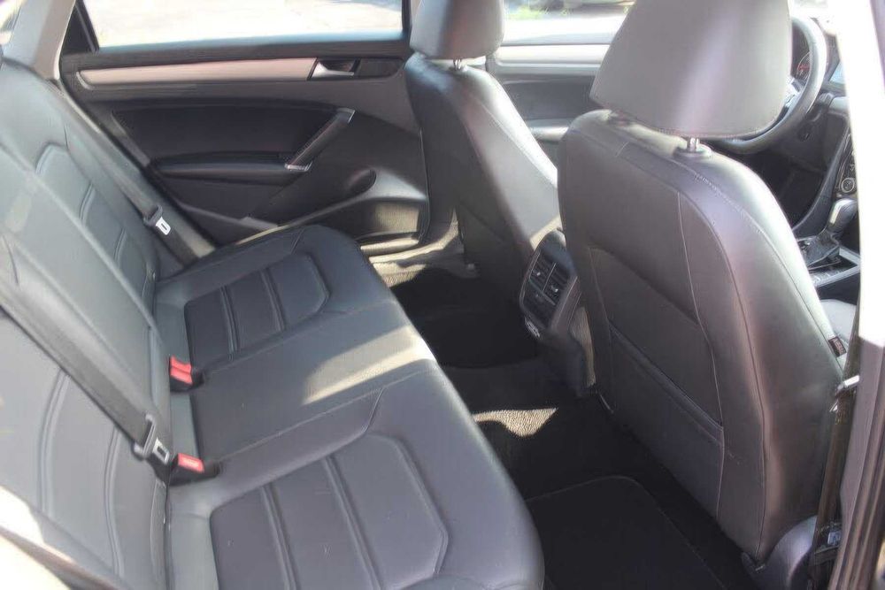 Volkswagen Passat SE      2021