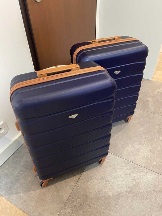 Walizki Flight Knight 2 szt. (Rozmiar średni, 27cmx52cmx70cm, 4 kółka)