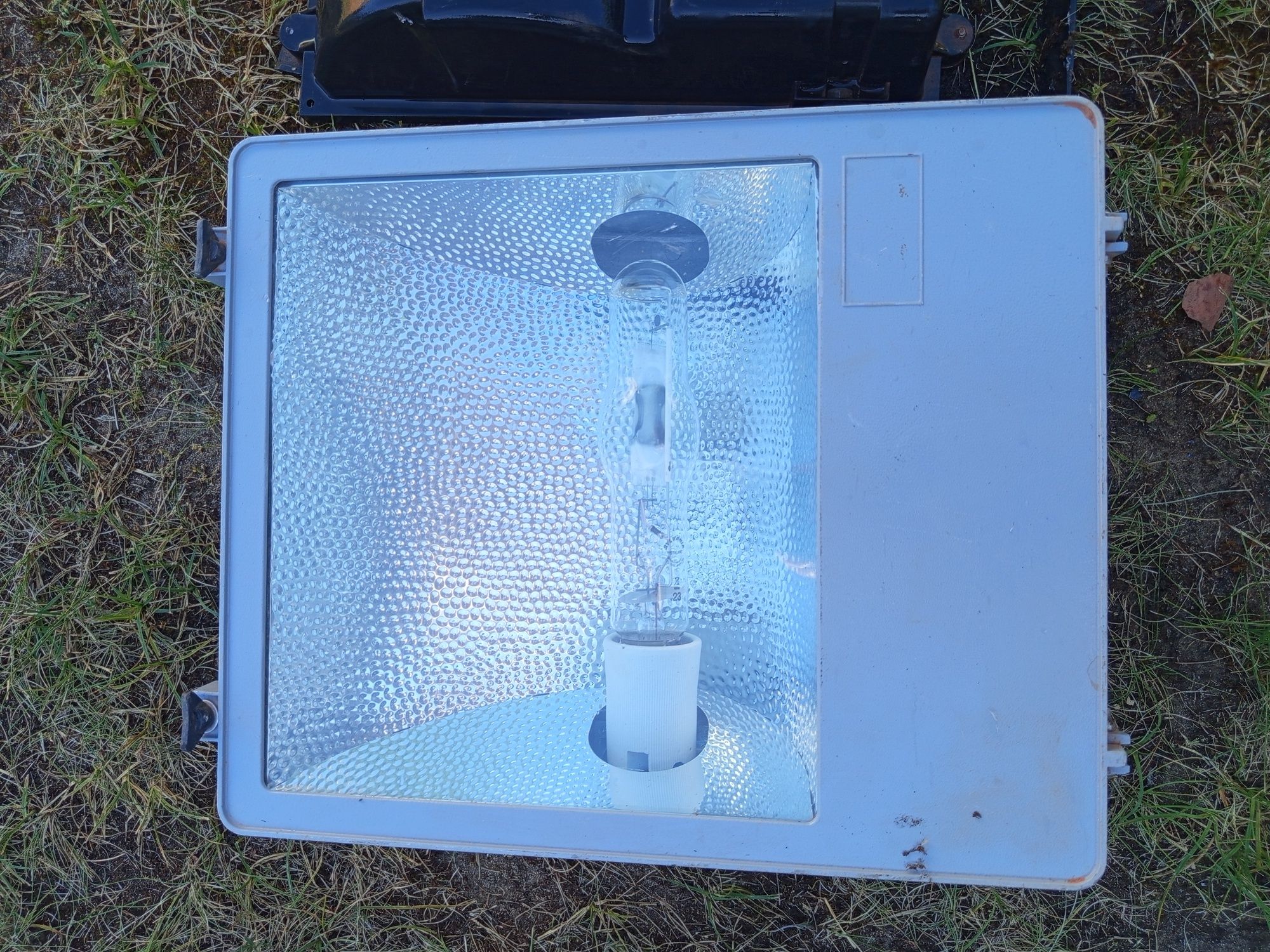 Lampy przemysłowe