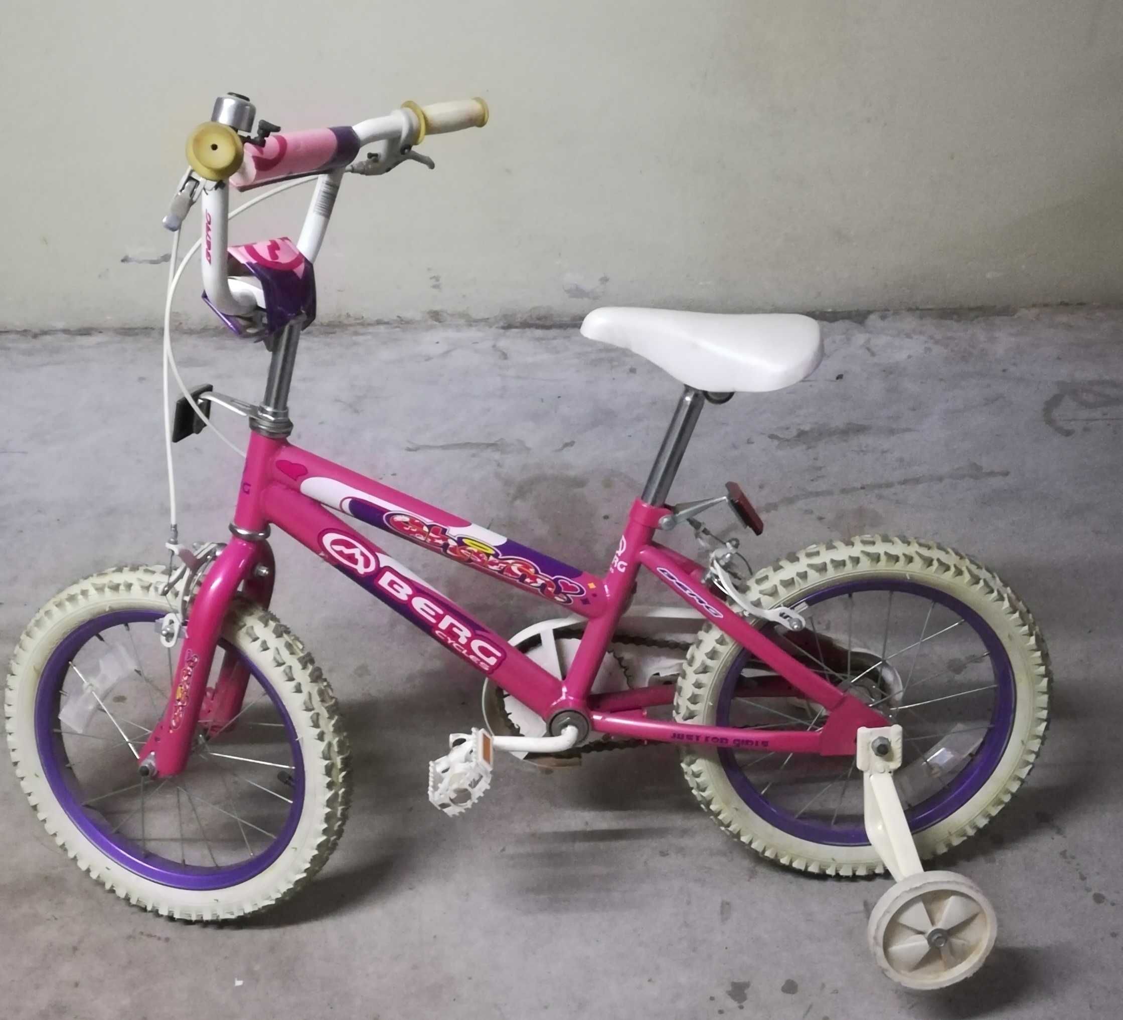 Bicicleta de criança cor de rosa