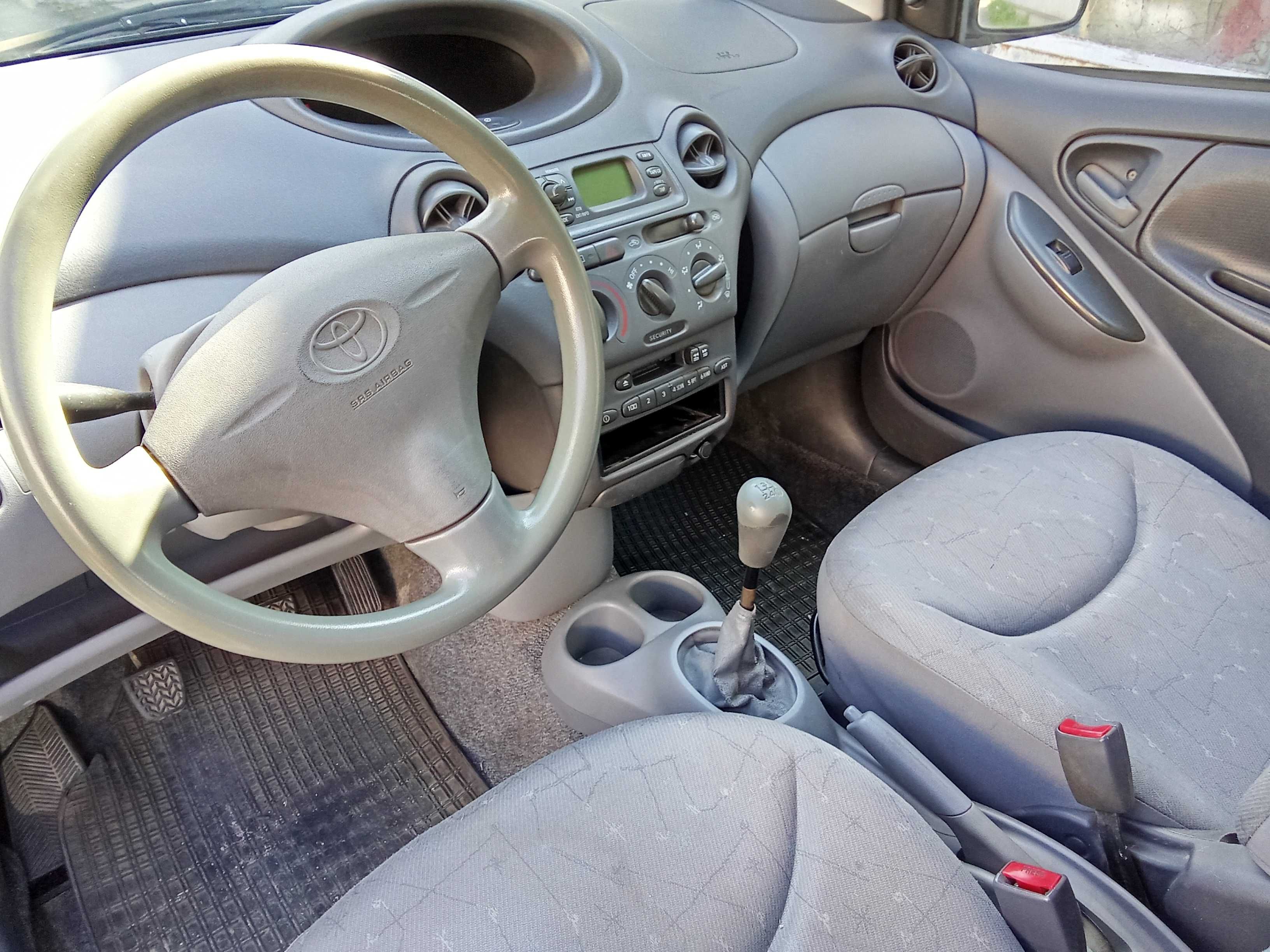 Toyota  Yaris     2000 rok