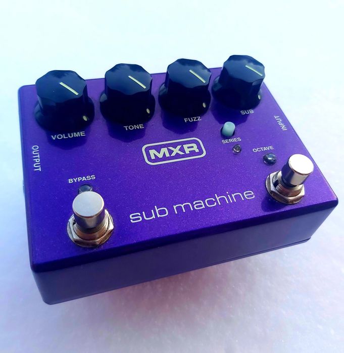 Vários pedais de efeitos para guitarra