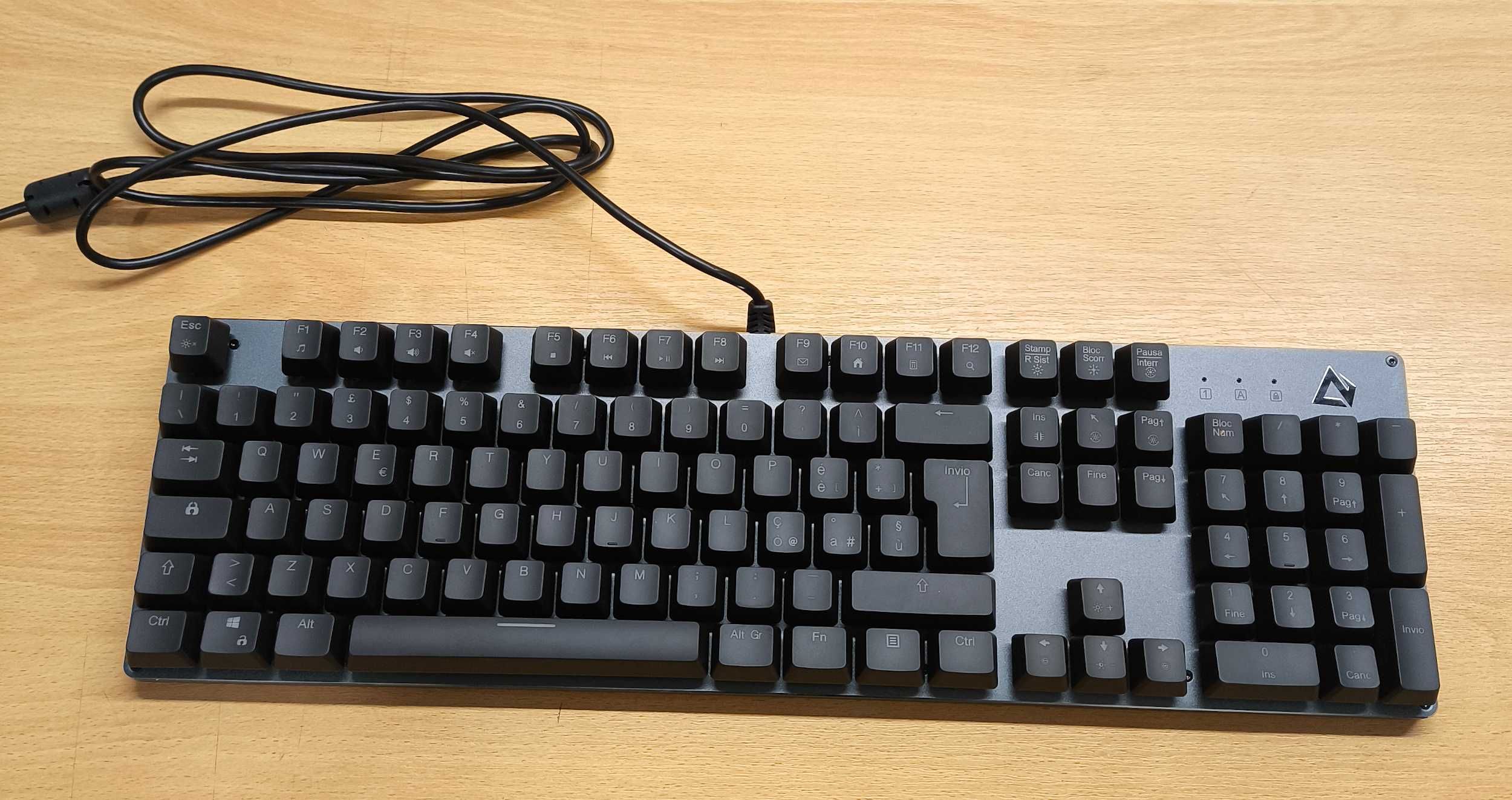 AUKEY Klawiatura gamingowa mechaniczna QWERTY TKL dla graczy RGB [2382