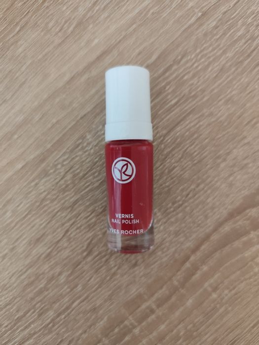 Лак для нігтів "Ів Роше"