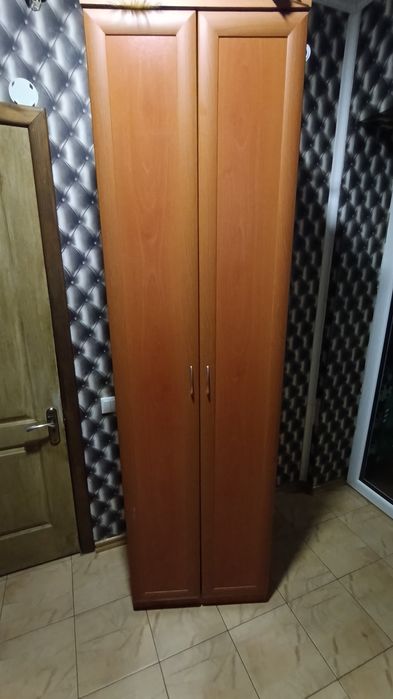 Шкаф з тумбочкой в вітальню