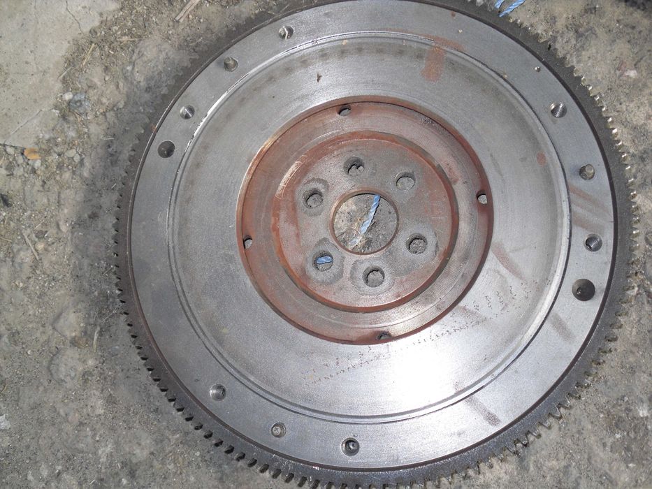 продам маховик двигателя ваз приора