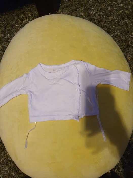 Kaftanik biały zapinany za zatrzaski