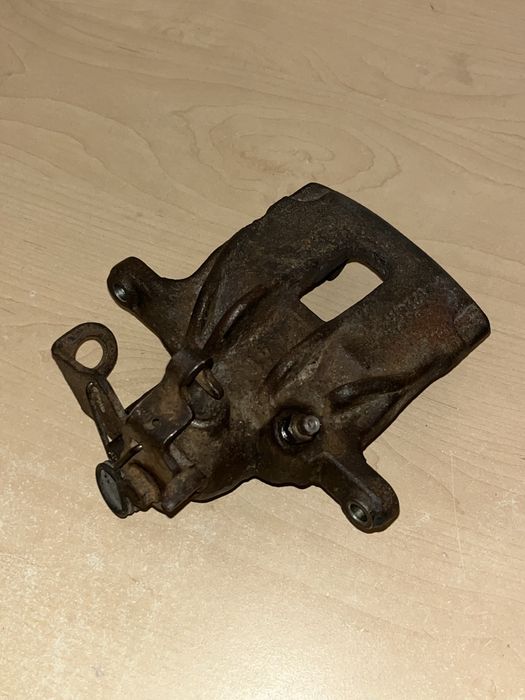 Задній лівий супорт Opel Vivaro 2/Renault 2 Trafic 01-14 ABS 520451