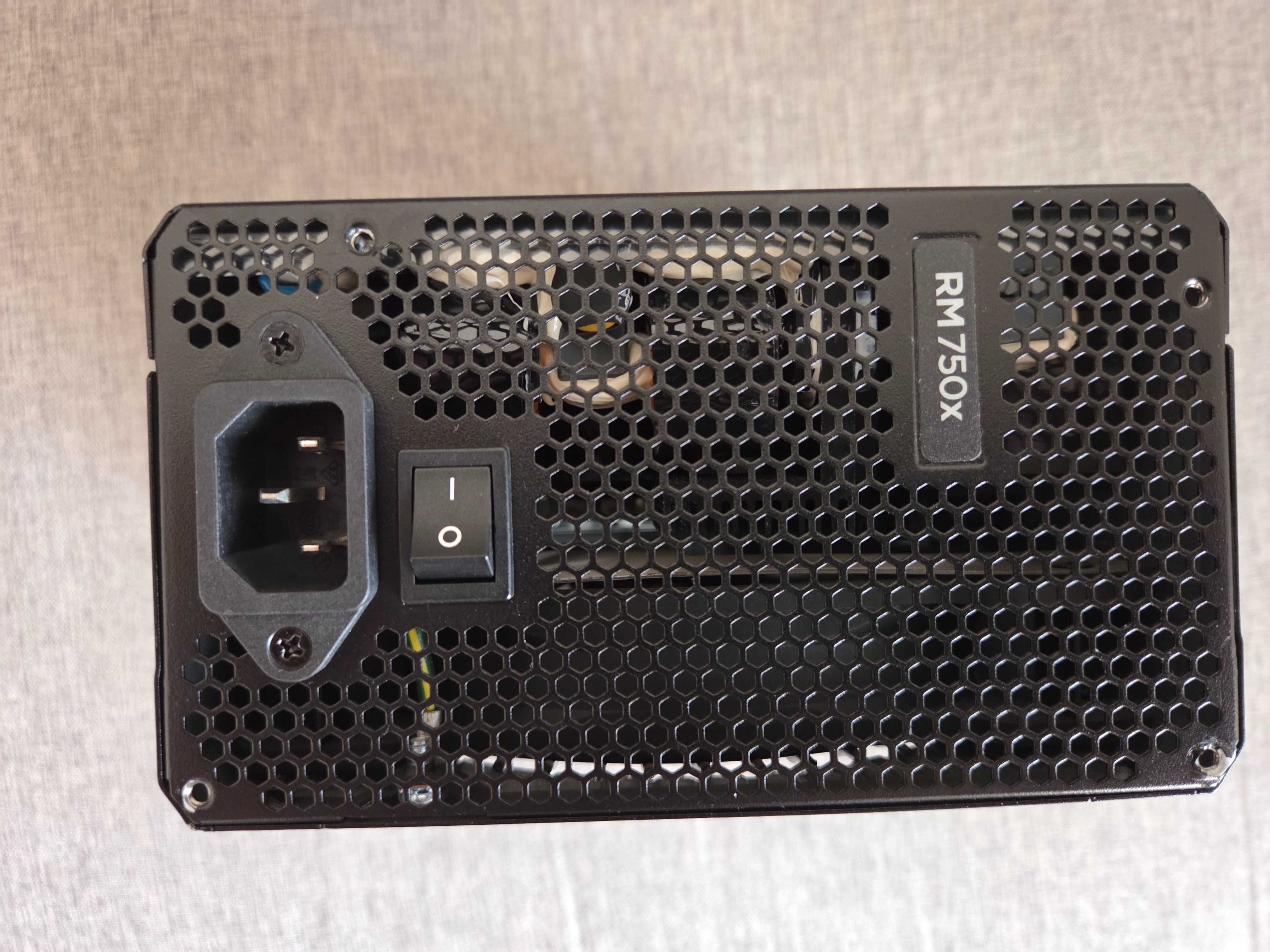 Fonte de alimentação — Corsair RM750x