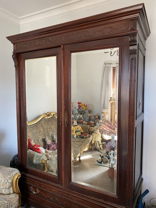 Cama + Roupeiro Antigo de 1906