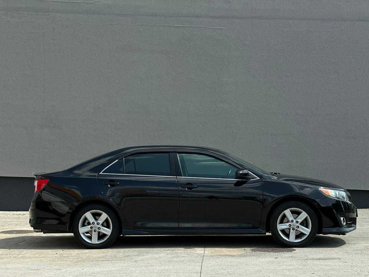 Toyota Camry 2013  (Розстрочка / Лізинг)