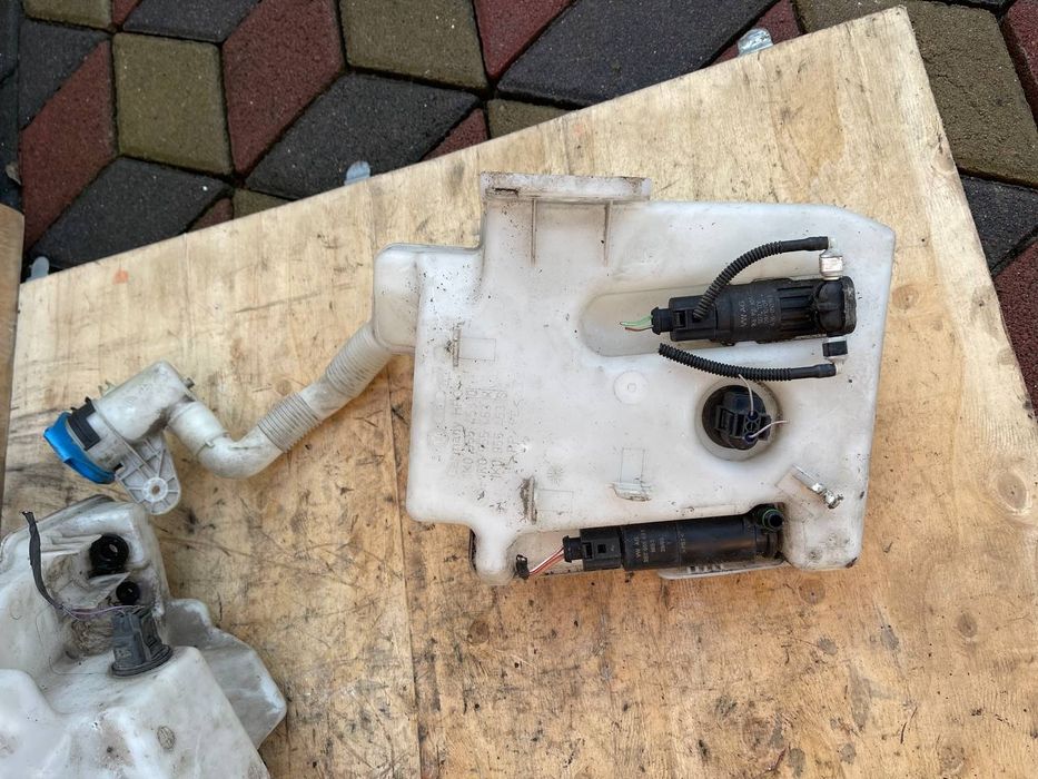 Бачок омивача VW Passat B6 B7 Golf 5-6 Jetta 5 Touran Skoda Superb3