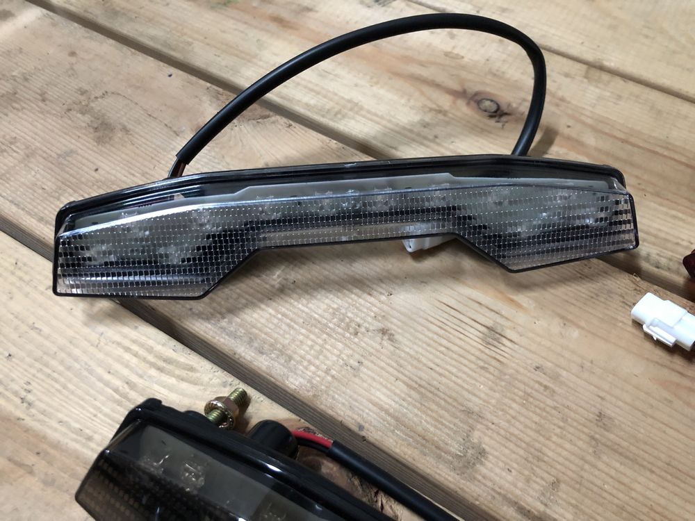 Suzuki Ltr 450 Quad Lampa Tył Tylna Led Czerwona Ciemna Dymiona Jasna