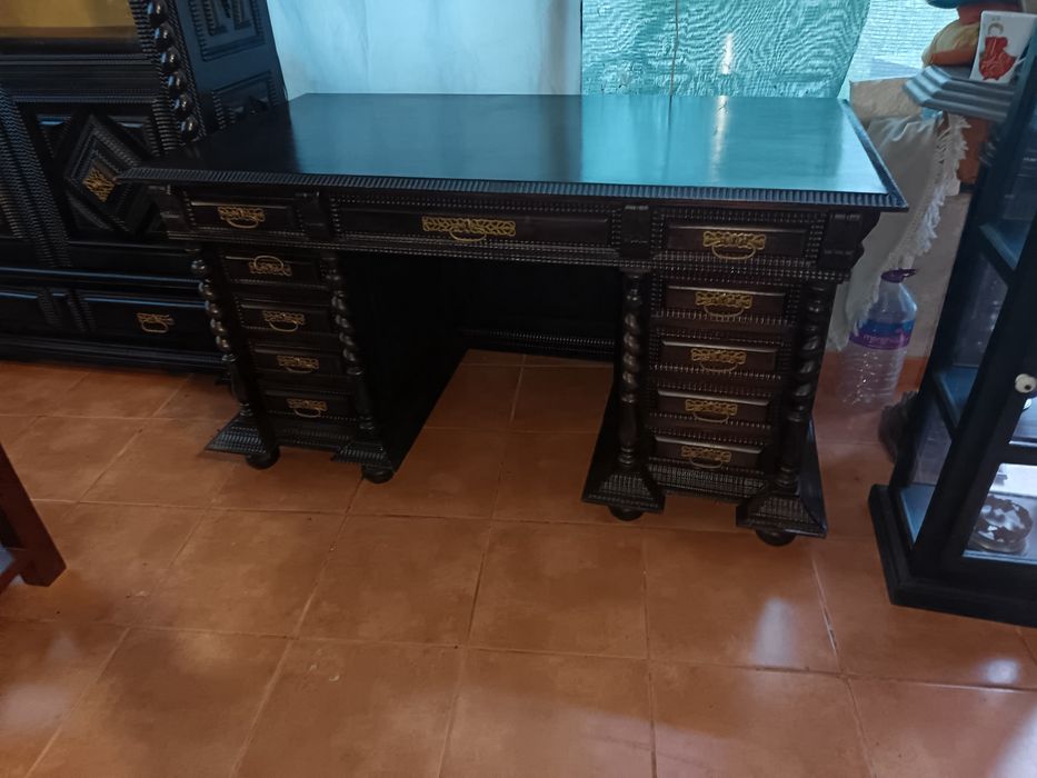 Mobília de escritório Manuelino