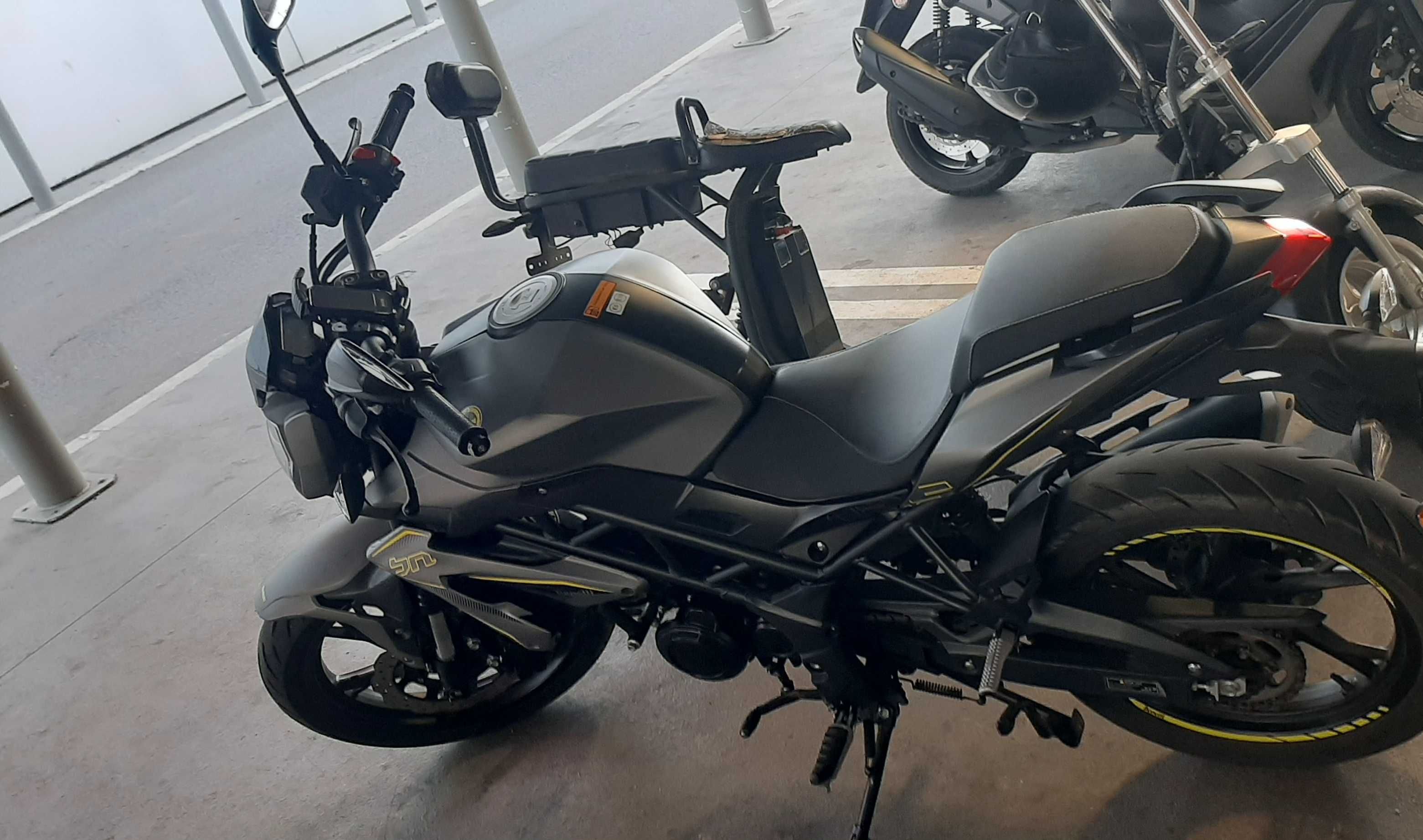 Vendo moto sn benelli 125 cilindrada