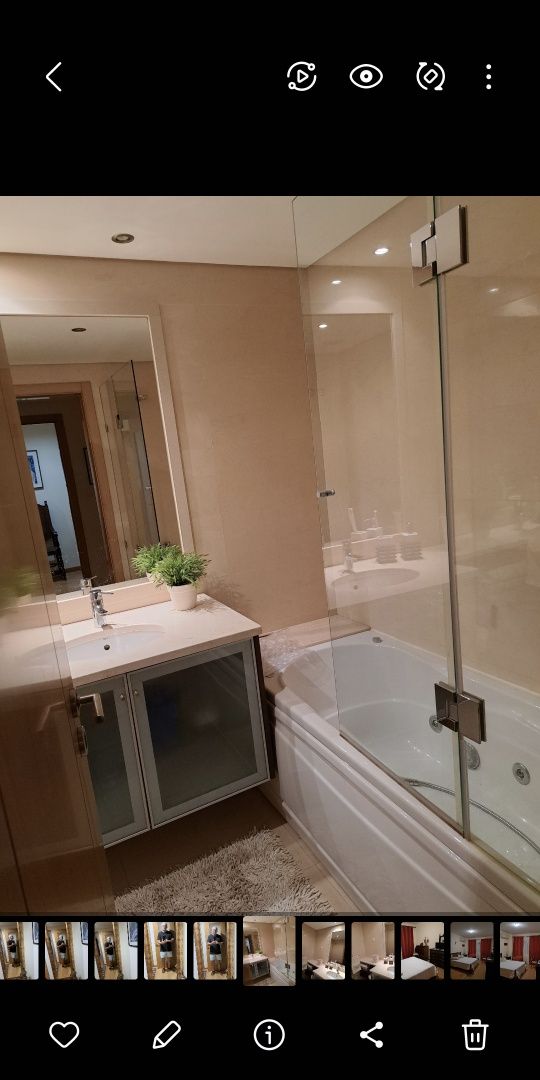 Quarto novo, excekente localização, com wc privado e ar condicionado.