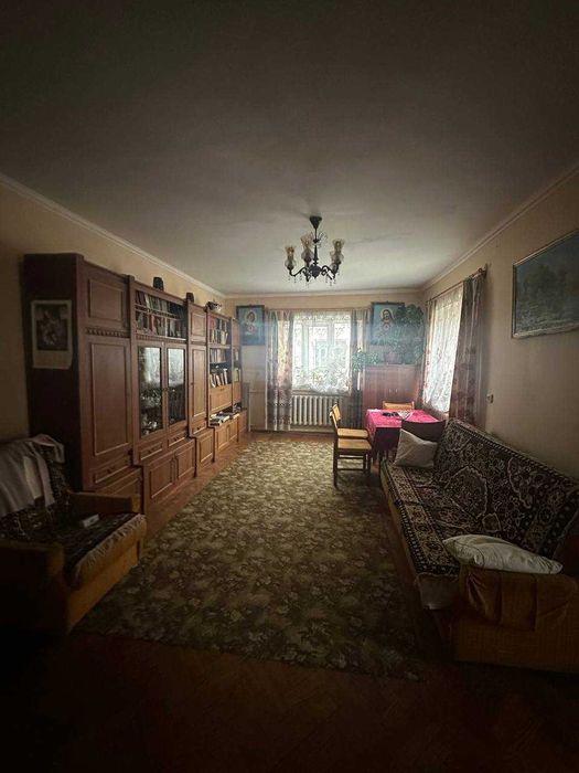 Власник.Продам будинок в центрі монастириська біля школи жилий стан