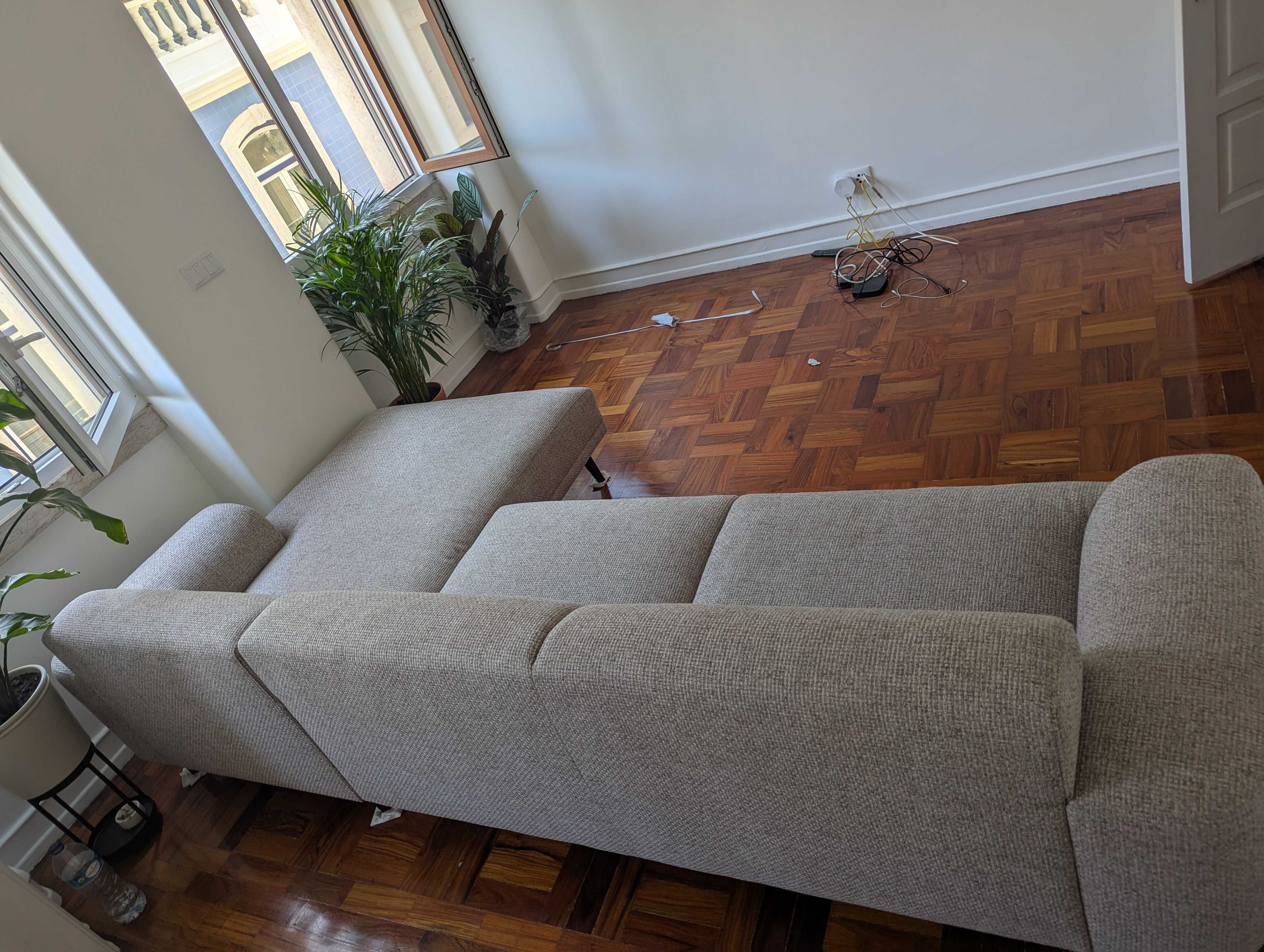 Sofá com chaise-longue à direita