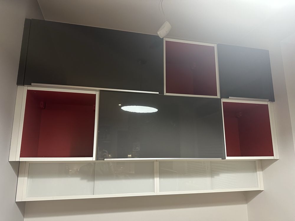 Kuchnia Ikea z lodowka w zabudowie.