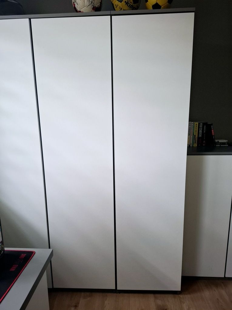 Szafa 3 trzydrzwiowa biala szara duża i stabilna