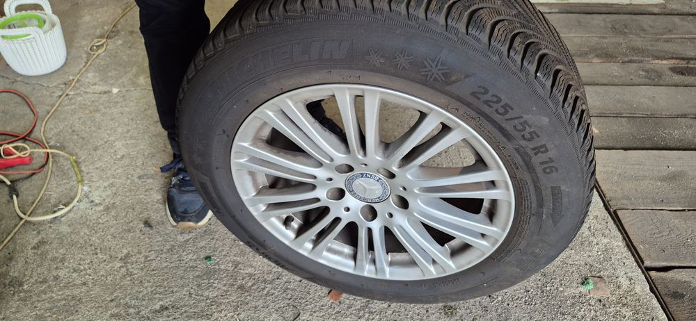 Koła Mercedes 16 z  oponami zimowymi