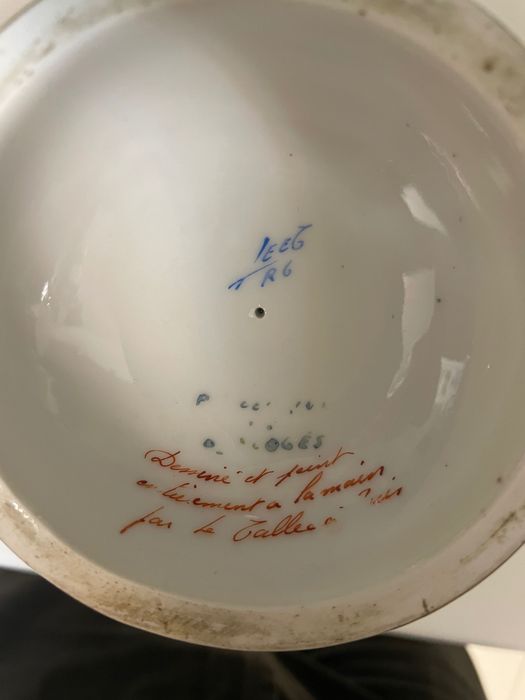 Vista Alegre: biscuits pardal e carriça; Le Tallec : vaso Limoges.