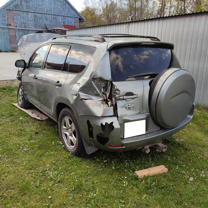 Toyota Rav-4 USA uszkodzona po wypadku