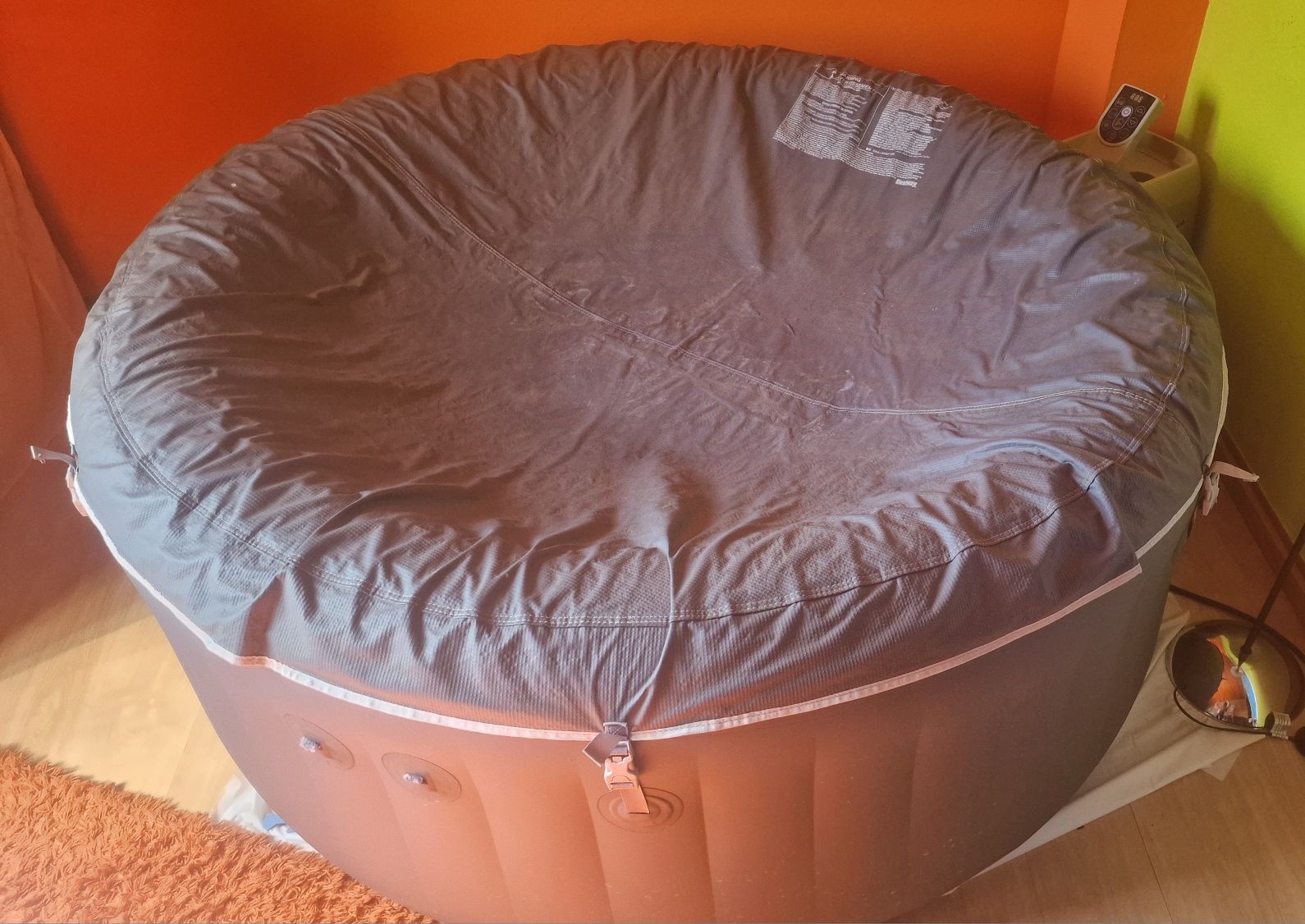 Jaccuzi insuflável com massagem
