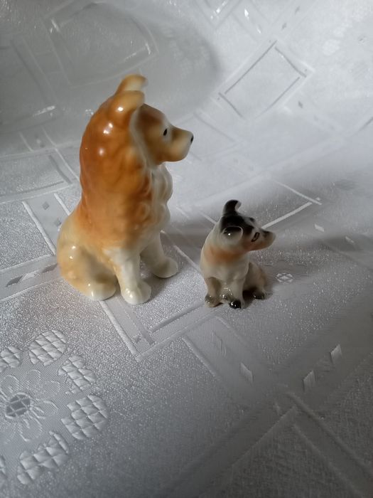 Stare porcelanowe figurki pieski