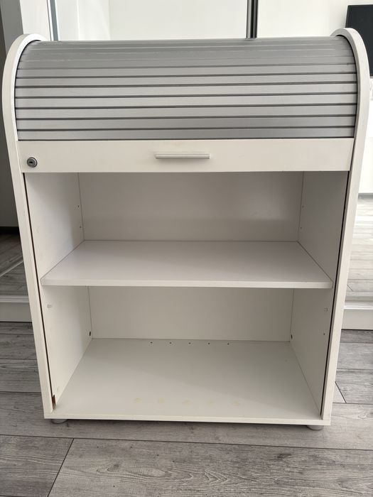 Nowoczesna szafka z roletą