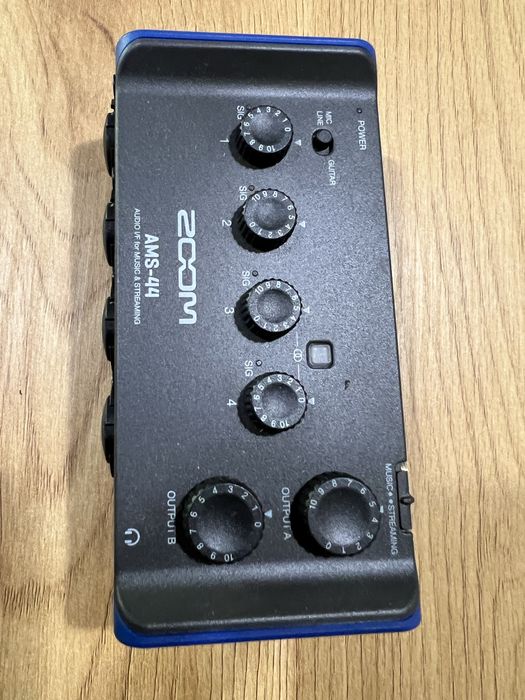 Zoom AMS-44 interface de áudio