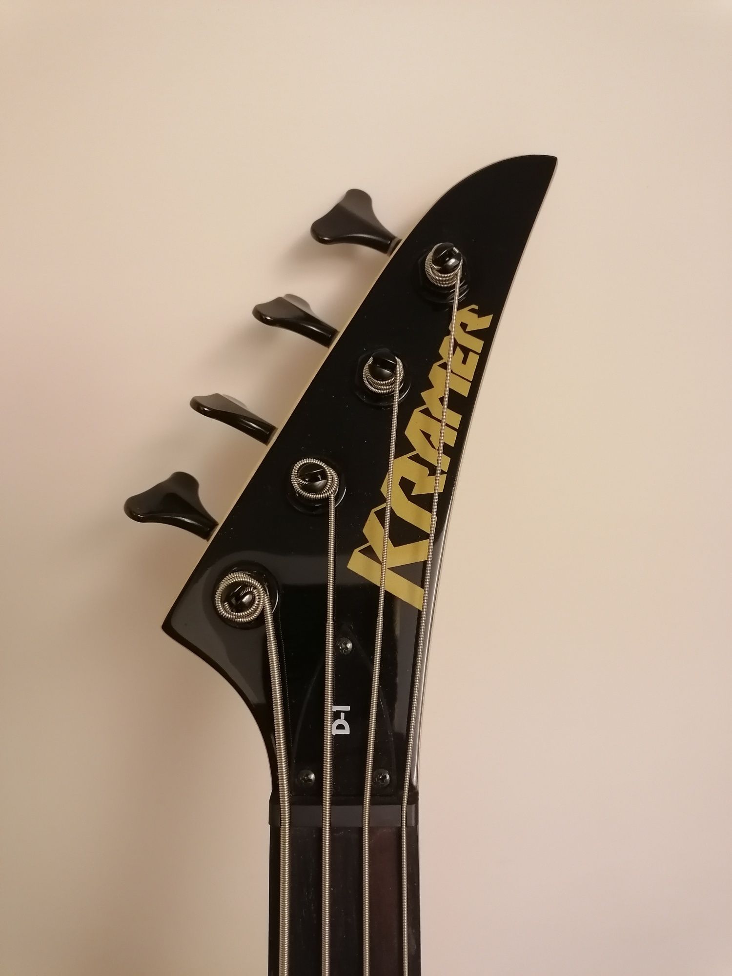 Gitara basowa Kramer D1 musicman sound