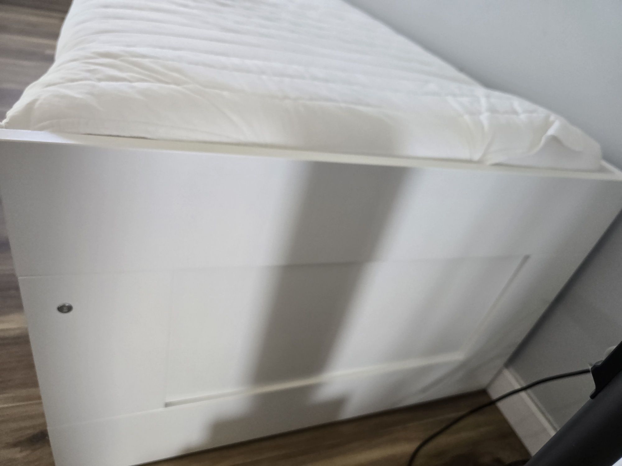 Cama  com arrumação Ikea