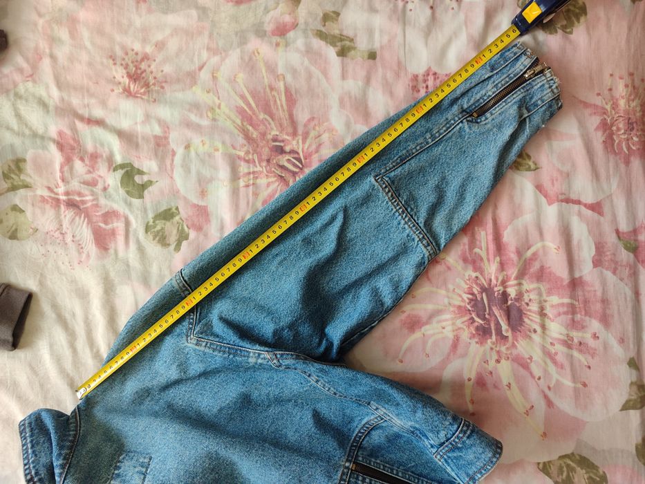 Продам джинсовую куртку, толстовки.