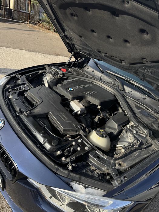 BMW 320i xDrive 2016 року