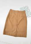 Jasnobrązowa, skórkowa spódnica w kolano, wiskoza 38 M mini/midi camel