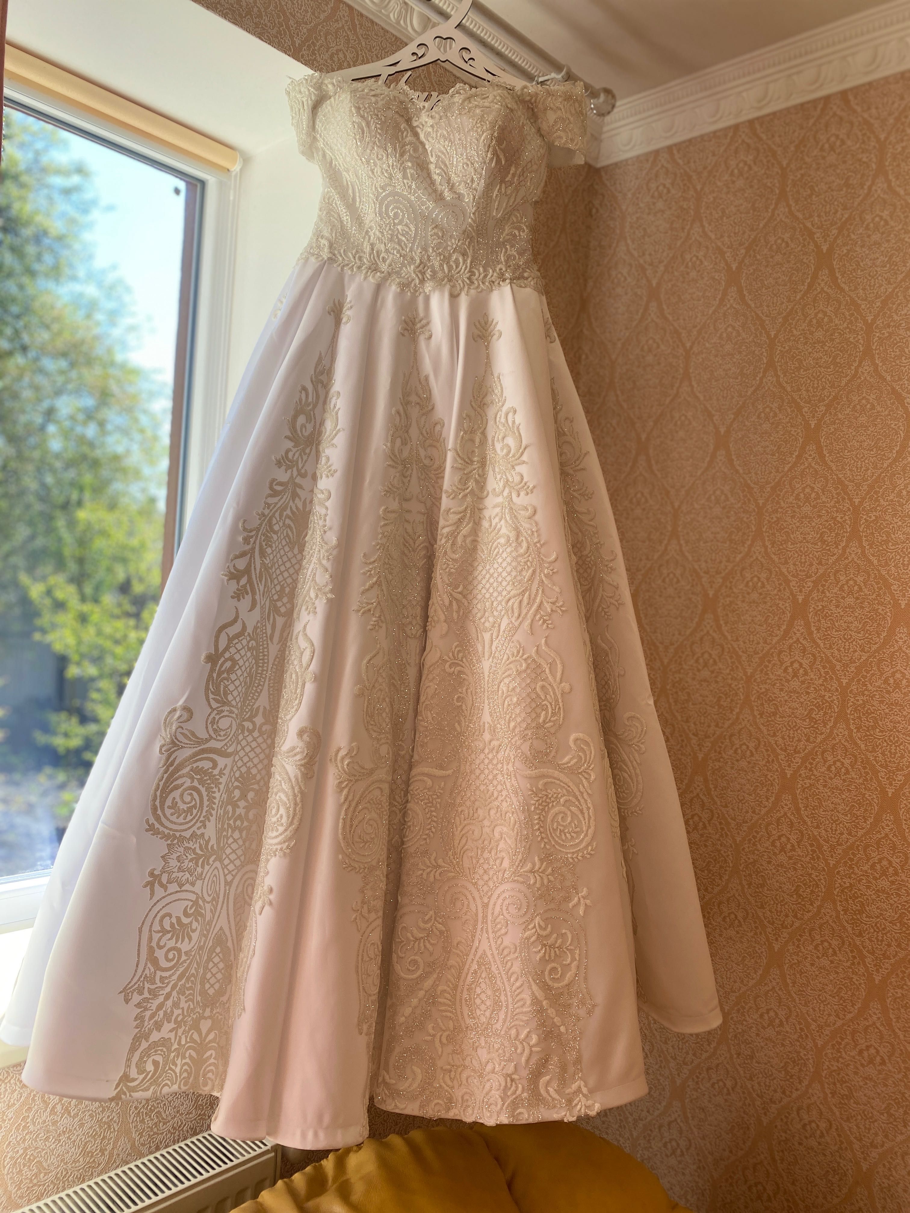 Сукня весільна нова  з блискітками