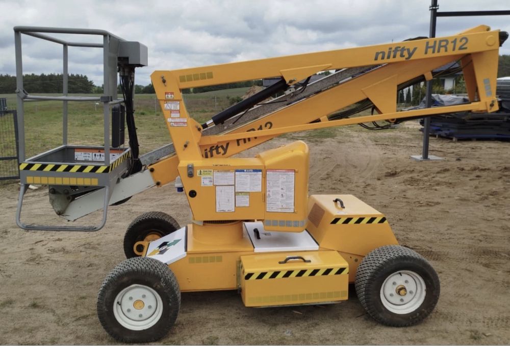 Wynajem podnośników, różne rodzaje, podnośnik terenowy