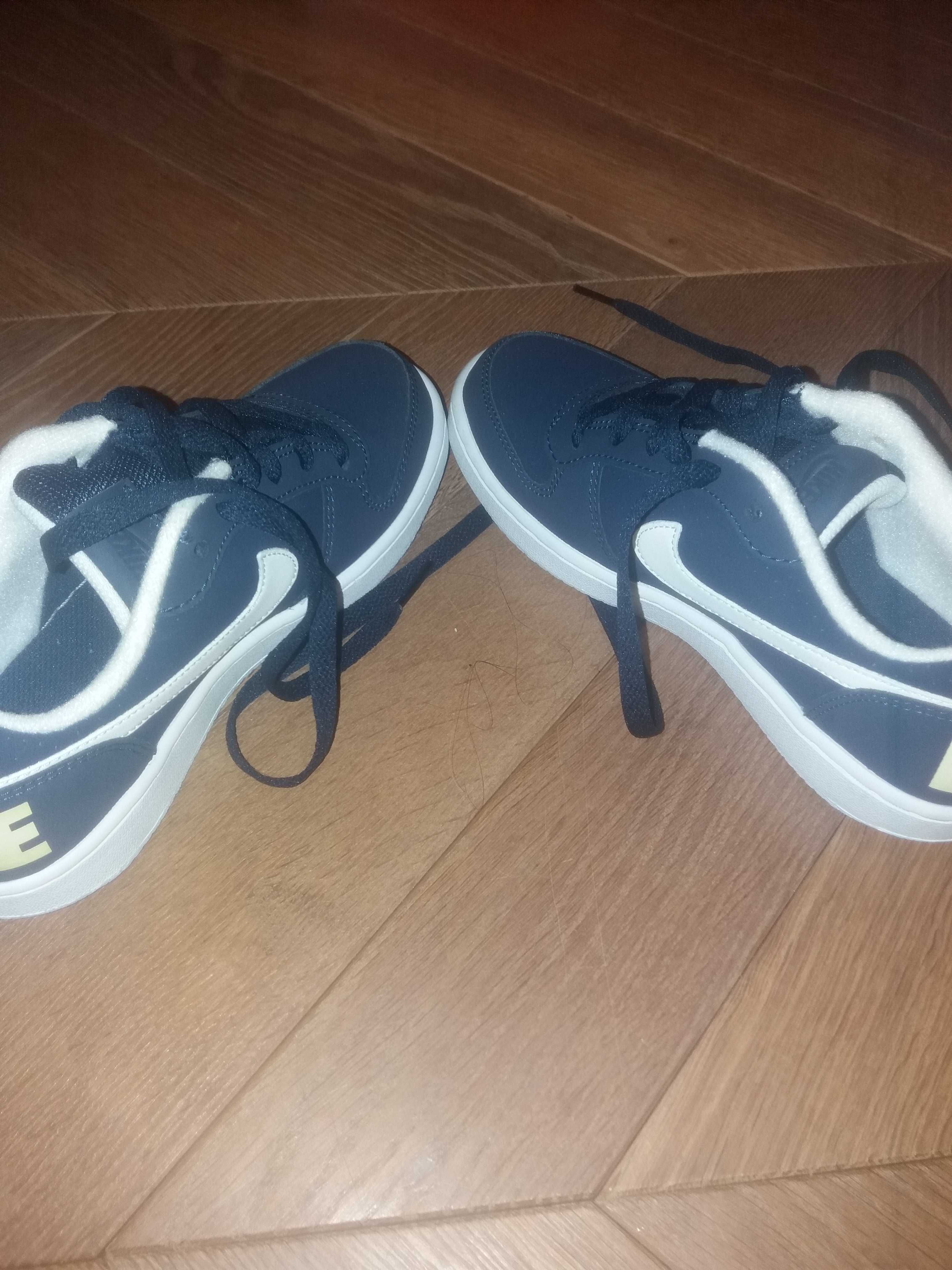 Buty Nike Court Borough Low (GS)