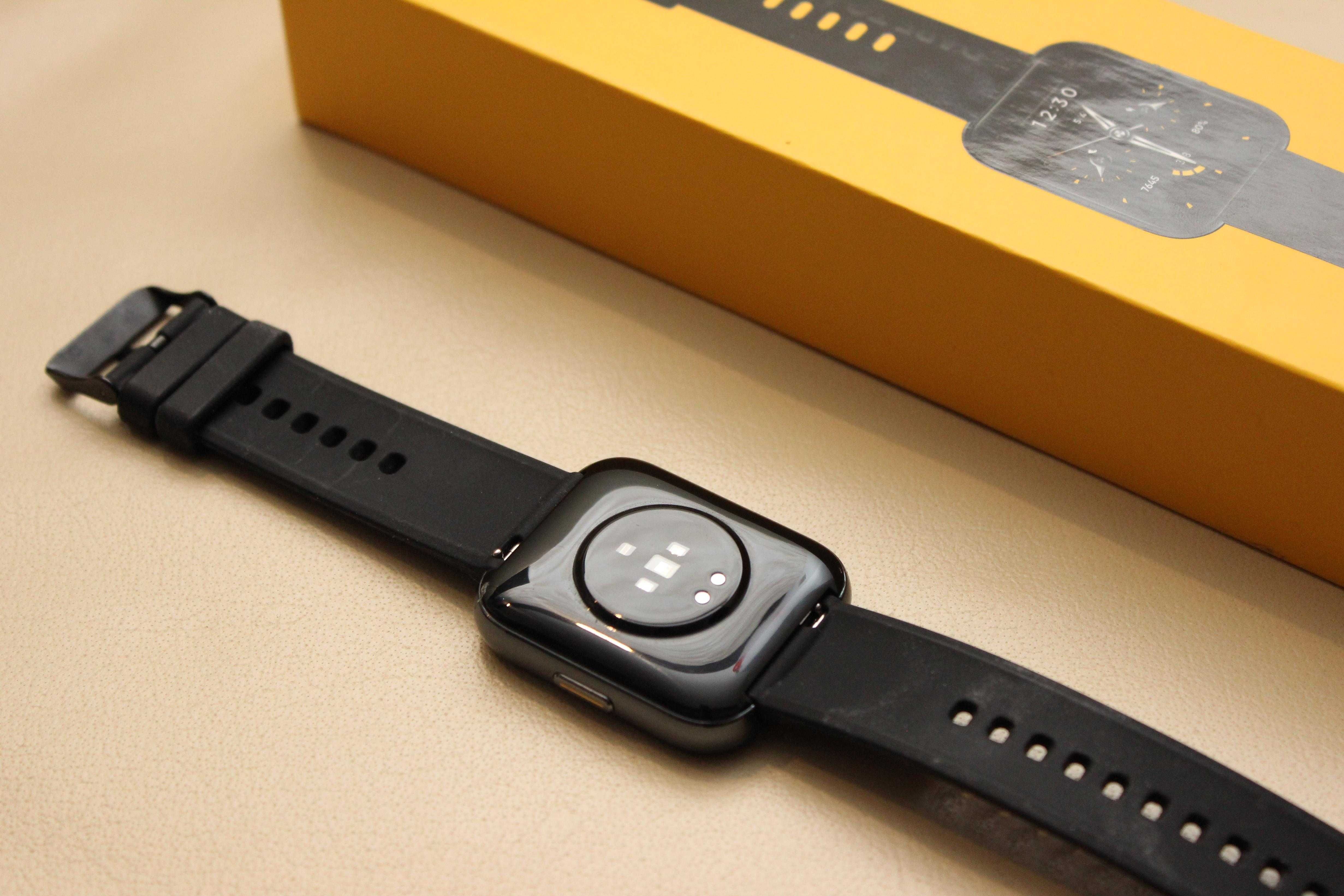 Zegarek smartwatch Realme Watch 2 PRO wraz z pudełkiem i ładowarką.