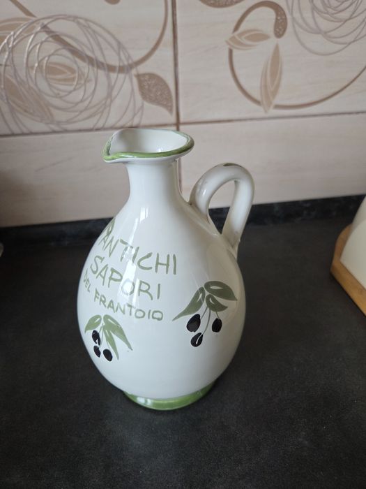 Dzbanek na oliwe z oliwek
