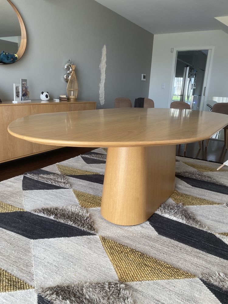 Mesa de Jantar Oval
