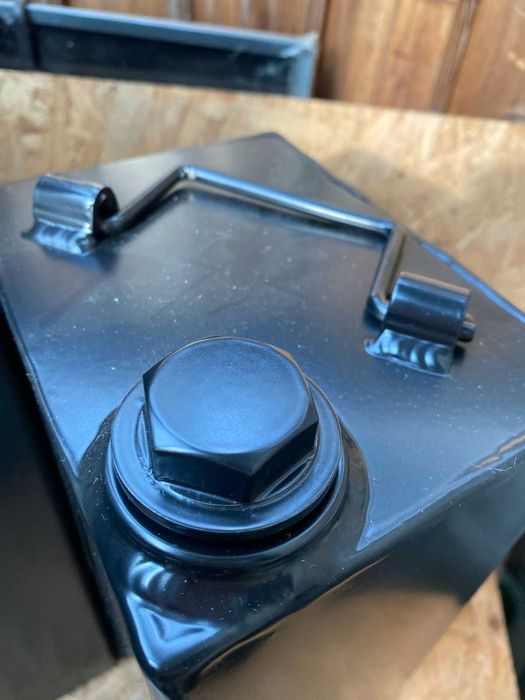 Продаю баки для палива