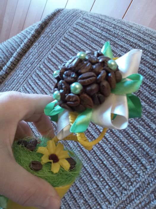 Продам квіти,з бісеру,кави та стрічок