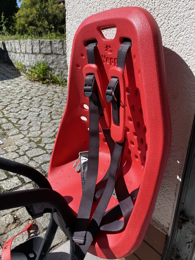 Fotelik rowerowy przedni Thule Yepp z szybą czerwony