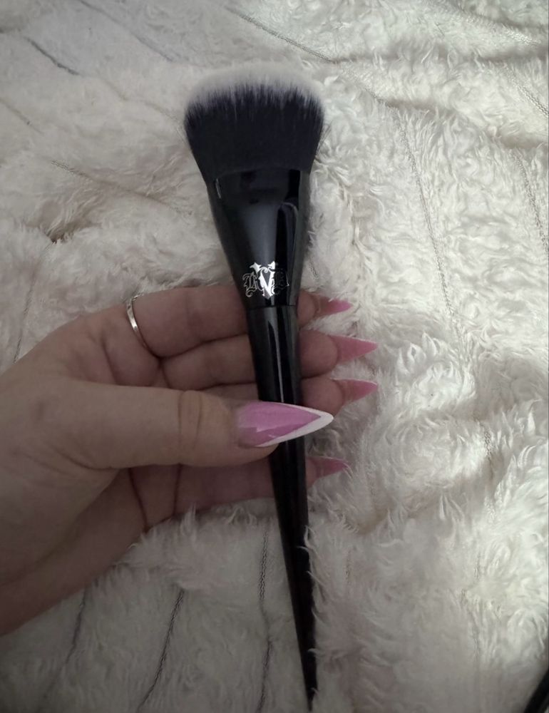 Кисти для макияжа Кисть kat von d для пудры румян хайлайтера скульптор