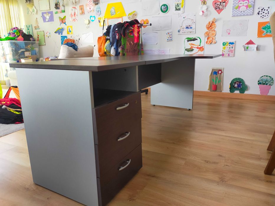 Secretária  em excelente estado