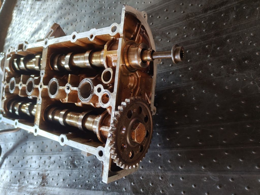Wałki rozrządu obudowa wałków rozrządu volkswagen golf 5 fsi 1,4 turbo